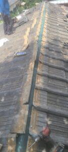 スレート屋根棟積み替え工事before