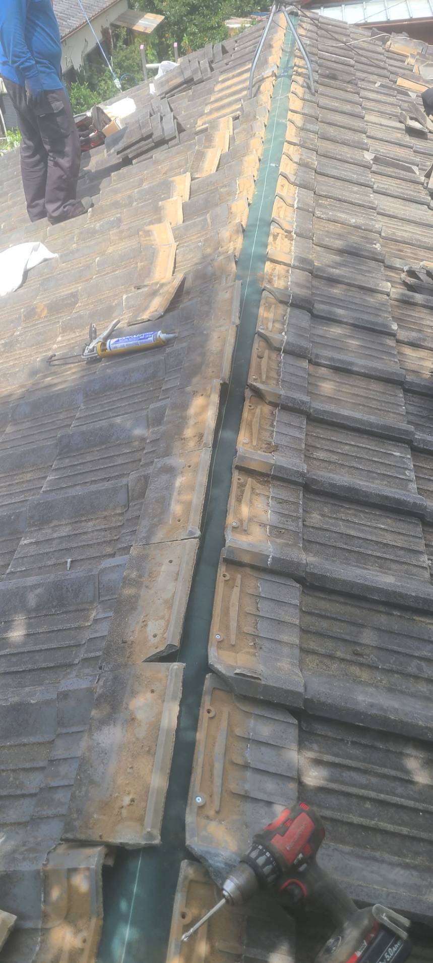 スレート屋根棟積み替え工事before